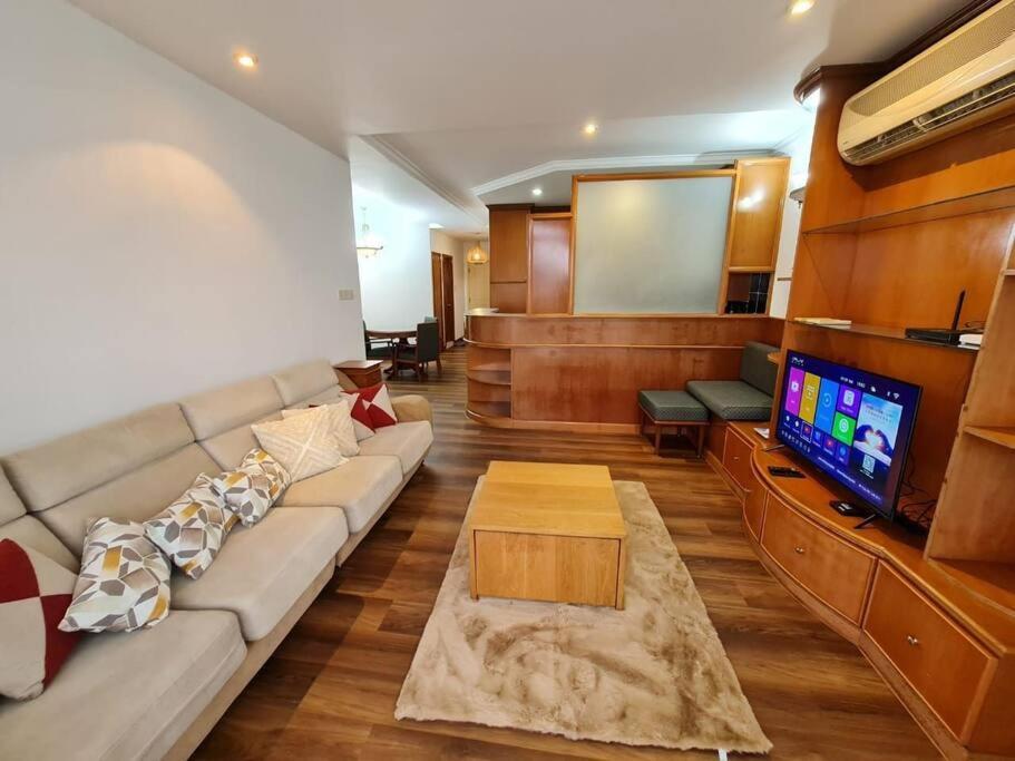 קוצ'ינג Lovely Waterfront Riverbank Suite With Pool A2 מראה חיצוני תמונה