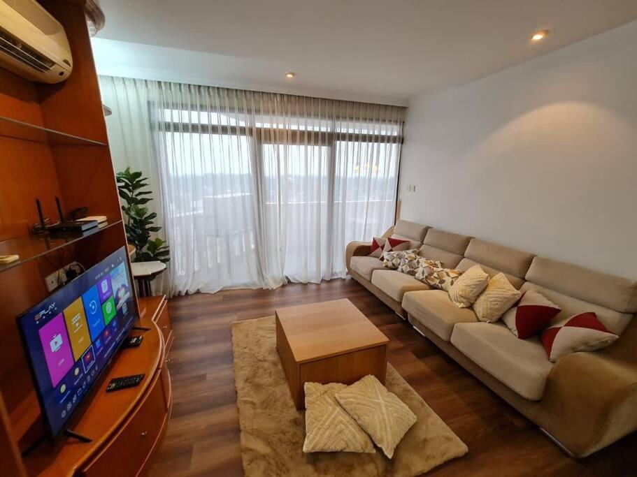 קוצ'ינג Lovely Waterfront Riverbank Suite With Pool A2 מראה חיצוני תמונה